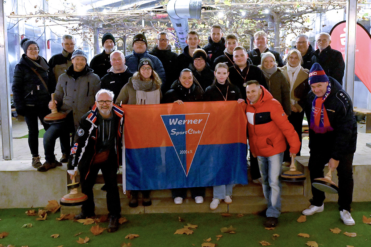 Die Ehrenamtlichen der WSC-Jugendabteilung hatten jede Menge Spaß beim Eisstockschießen. Foto: WSC