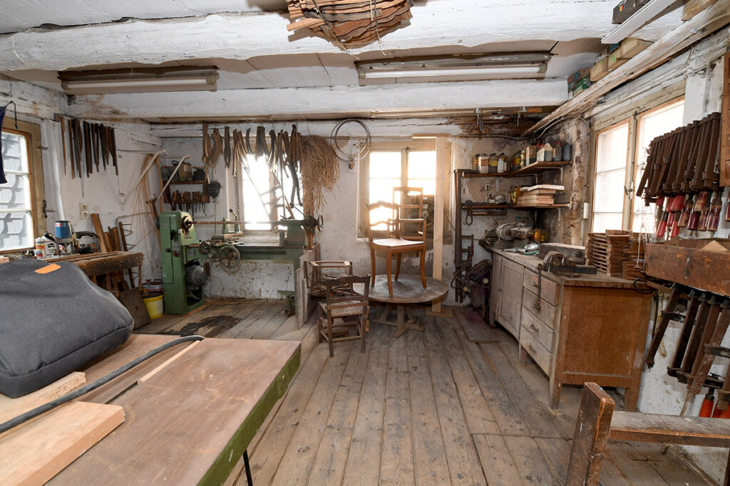 Jahrelang war die Werkstatt des Stuhlmachers Heinz Elberfeld verschlossen. Die Werkzeuge blieben unberührt. Foto: MSW