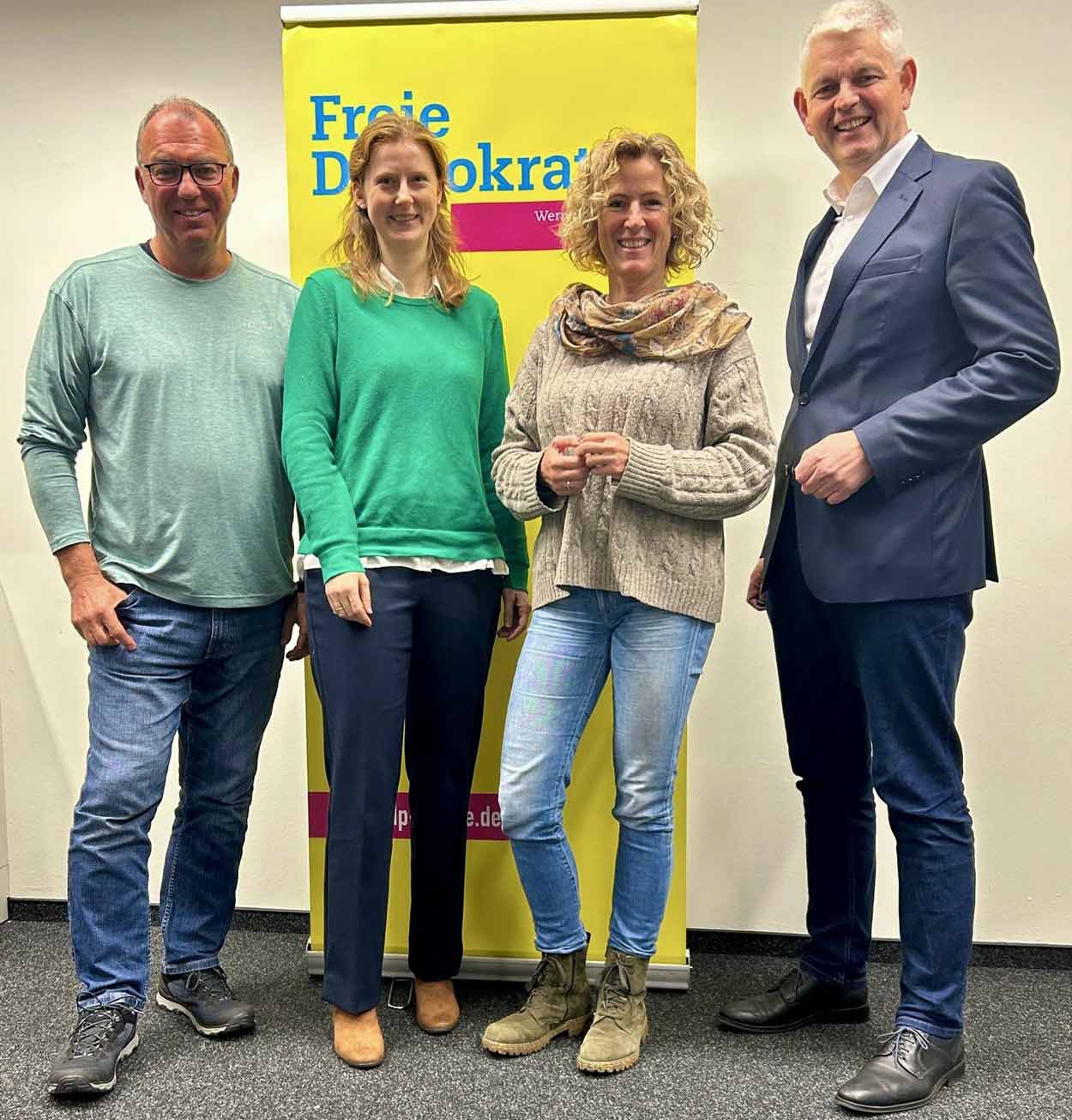 Sie vertreten die FDP im Stadtrat: (von links): Artur Reichert, Carolin Siegeroth, Vorsitzende Claudia Lange und ihr Stellvertreter Christoph Dammermann. Foto: FDP