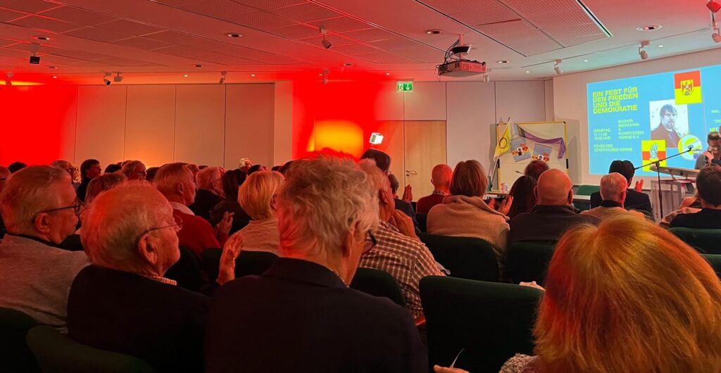 Etwa 120 Menschen waren ins Stadthaus gekommen, um die Demokratie zu feiern.