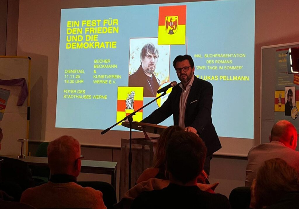 Bürgermeister Lars Hübchen betonte, dass das Recht, demokratisch zu streiten, keine Selbstverständlichkeit sei.