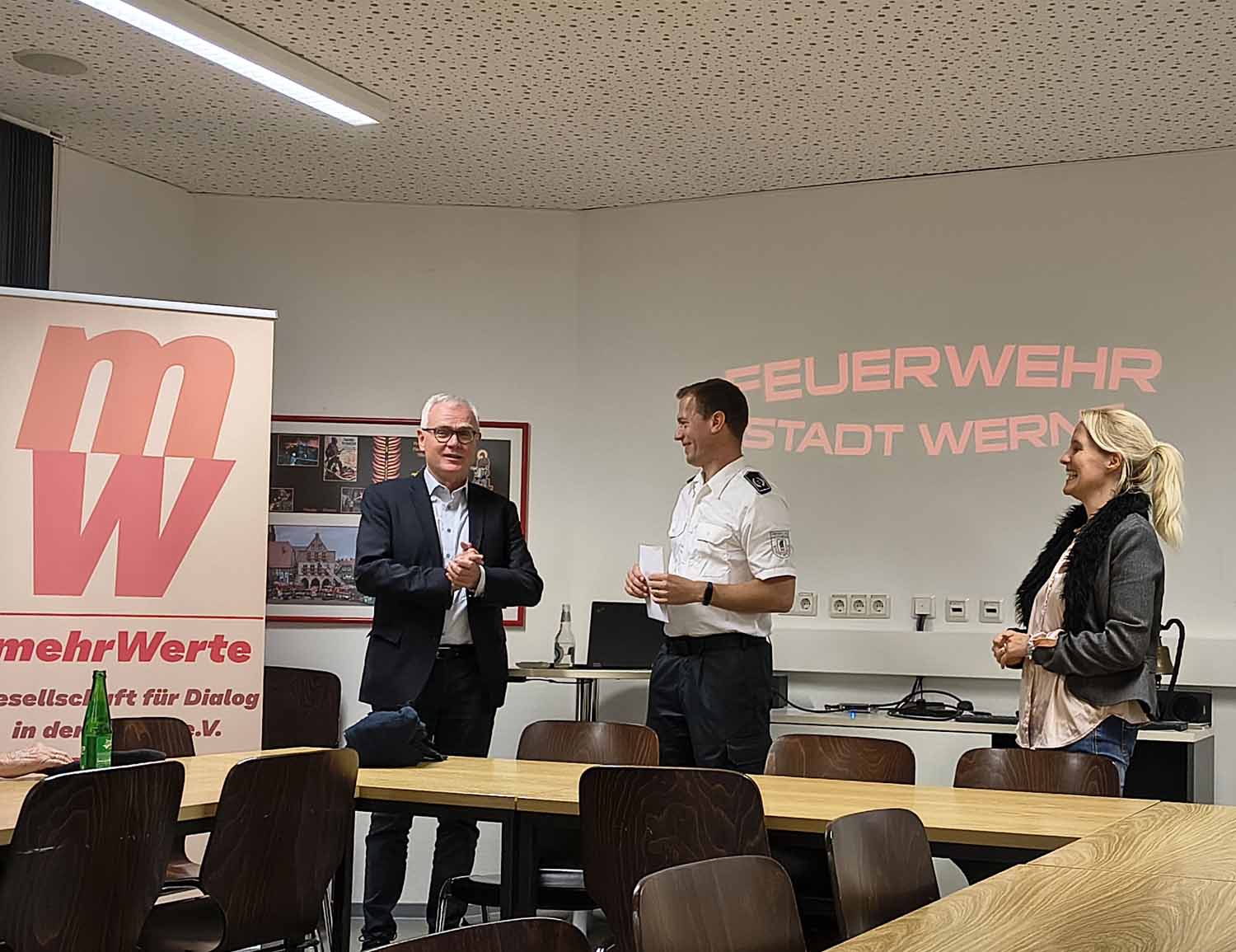 Hatten gemeinsam zur Dialogveranstaltung eingeladen (von links): Dr. Thomas Willerding, Feuerwehr-Chef Tobias Tenk und Prof. Dr. Ann-Marie Nienaber. Fotos: Johanna Glowacki