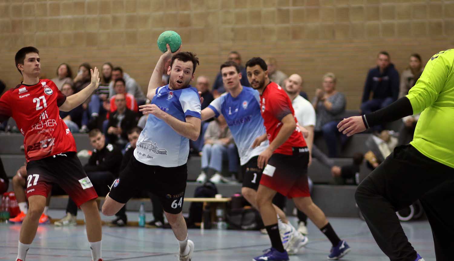 Jan Henning Behler steuerte sechs Tore zum Kantersieg der TV Werne Handballherren bei. Fotos: Wagner