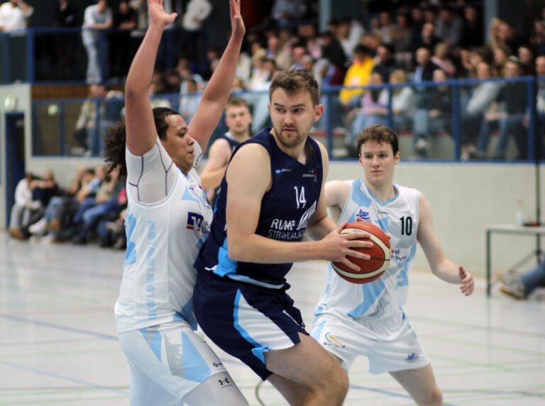 Jederzeit Herr der Lage waren die Gäste aus Salzkotten, die in Werne einen klaren Auswärtssieg feierten. Fotos: Wagner