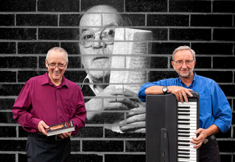 Zu der von Clemens Schlüter (l.) präsentierten Collage der Gedankengänge von Hanns Dieter Hüsch gesellen sich musikalische Spaziergänge, auf der Orgel intoniert von Gregor A. Zumholz. Foto: Kay Schlüter