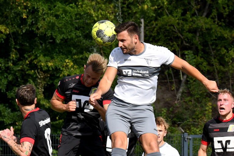 In Ibbenbüren stand WSC-Abwehrchef Zoran Martinovic oft im Mittelpunkt des Geschehens. Archivfoto: MSW