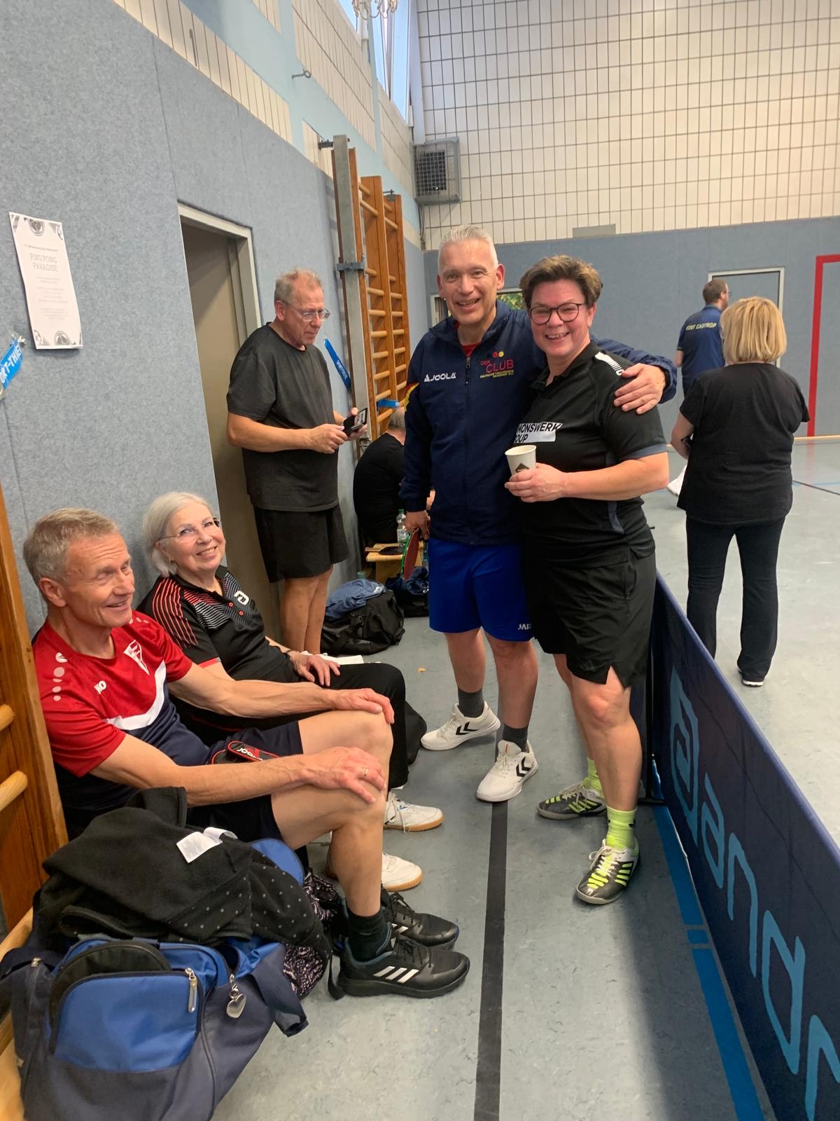 Treffen der Parkinson-Gruppen (von rechts): Melanie Jeska, Renee Bieder, Michael Horn, sitzend: Sabine Pollmann und Ulrich Brocke aus Werne. Foto: Verein