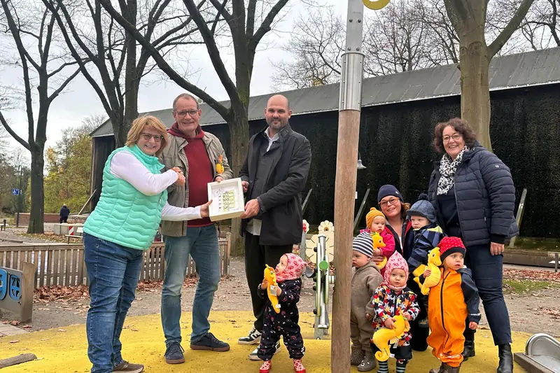 Der Spielplatz „Sole und Kohle“ hat Solepferdchen-Zuwachs bekommen: dank der Spende der Kindergroßtagespflege. Foto: Stadt Werne