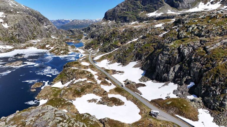Mit dem Reisebuchautor Michael Moll reisen die Zuschauer auf dänischen Autobahnen, schwedischen Schnellstraßen und an norwegischen Fjorden entlang. Foto: Moll