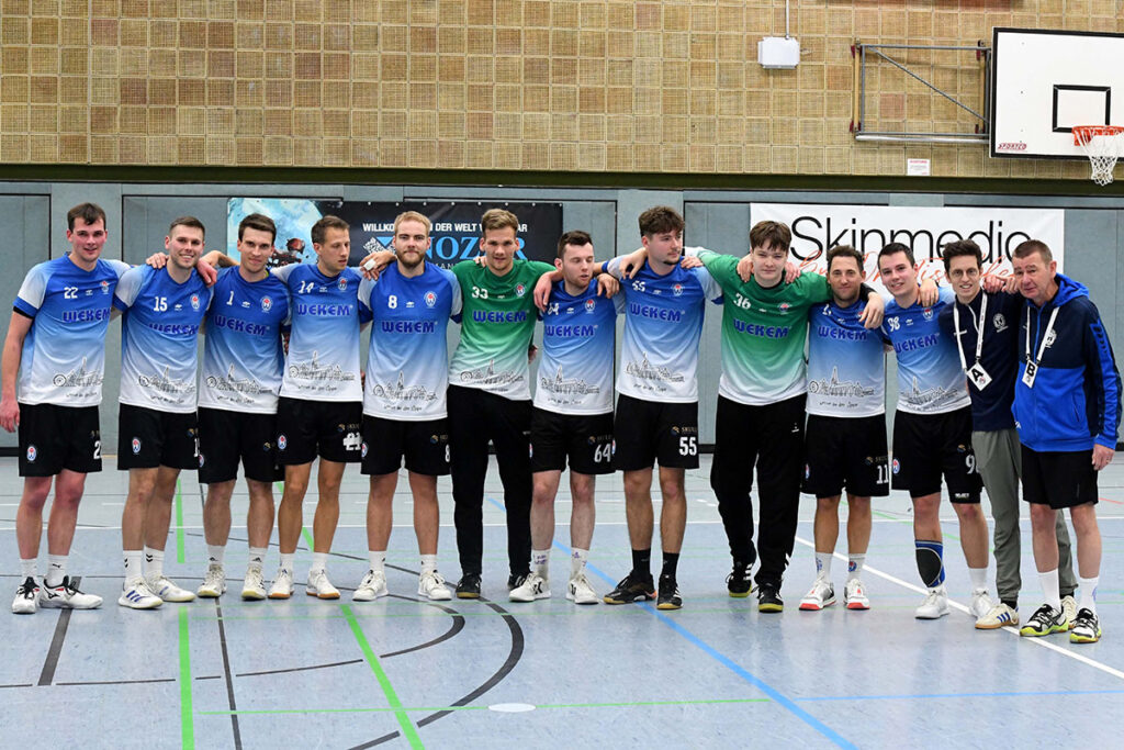 Nach dem Schlusspfiff feierten die TV-Handballer ihren Sieg. Foto: MSW