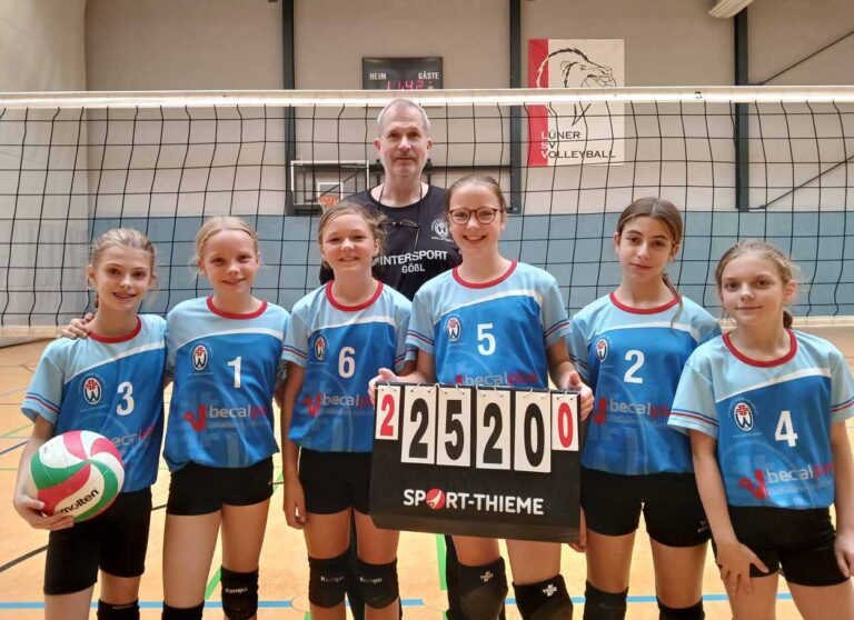 Die U13 des TV Werne mit Trainer Bernd Purzner freut sich über Platz zwei in der Volleyball-Oberliga (v.l.): Alissa Judt, Elisabeth Schreiber, Frieda Claeßen, Elisa Ulrichs, Elisa Parro, Mila Hempel. Foto: Verein