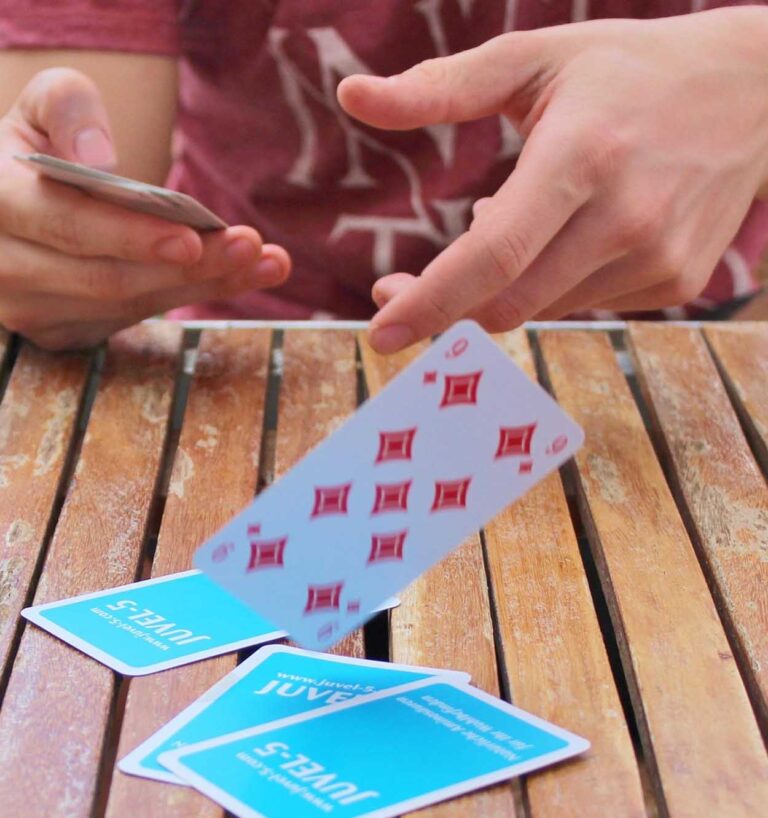 Bei Kolping in Werne stehen Kartenspiele hoch im Kurs. Symbolbild: pixabay