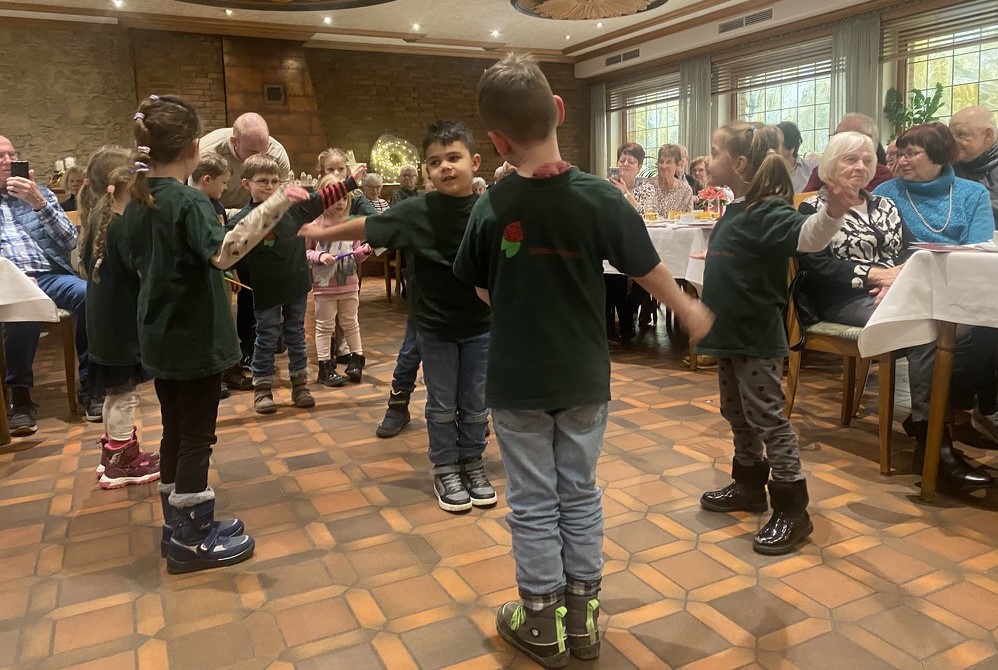 Die Maxi-Kinder der Kita St. Marien Horst begeisterten die Gäste. Foto: Heimatverein