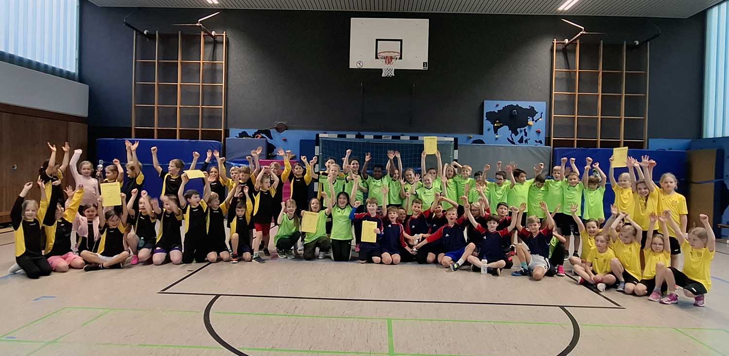Spannende und faire Spiele lieferten sich die Teams der heimischen Grundschulen im Völkerball. Foto: SSV