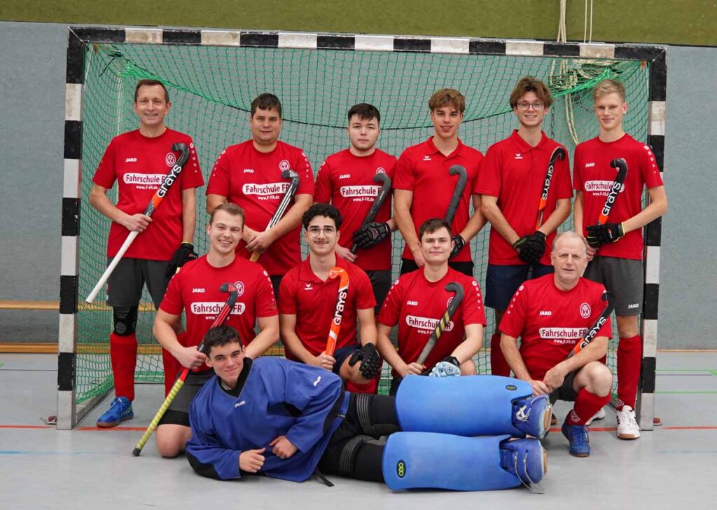 Die 2. Herrenmannschaft des TV Werne startete mit einem Sieg und einer Niederlage in die Hallensaison. Fotos: Verein