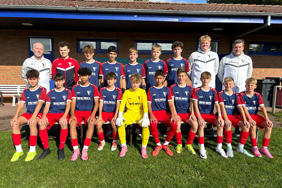 Die C1-Jugend des Werner SC bedankt sich für die neuen Trikots. Foto: WSC