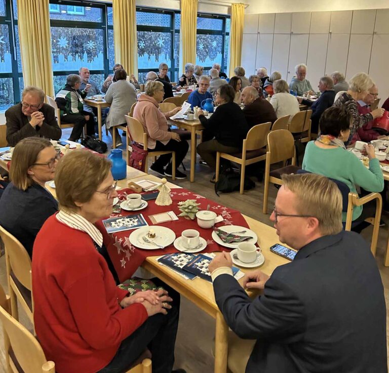 Bei einem gemütlichen Zusammensein ließen die Mitglieder der Senioren-Union das Jahr 2025 ausklingen. Foto: Reinhard Hasler