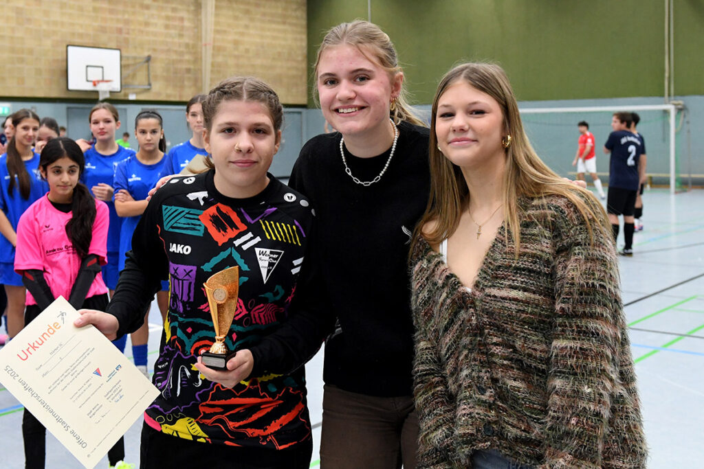 Siegerehrung: Die B-Jugend-Mädchen des WSC wurden Dritte. Foto: MSW