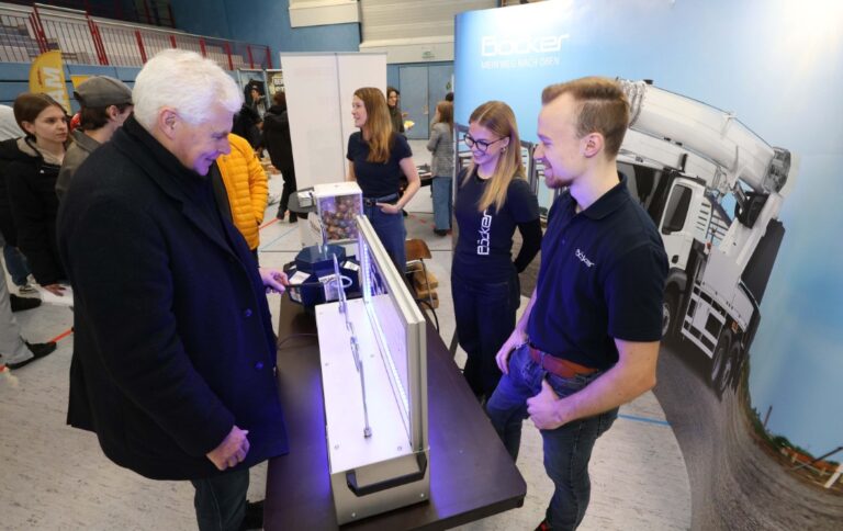 Orientierung bei Berufswahl: Auf Messe suchen Firmen neue Azubis