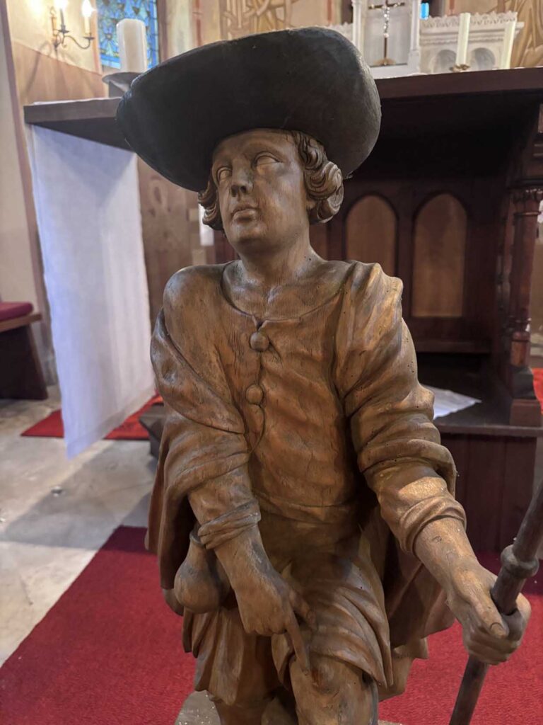 Der Heilige Rochus steht wieder in der gleichnamigen Kapelle in Lenklar. Fotos: Verein