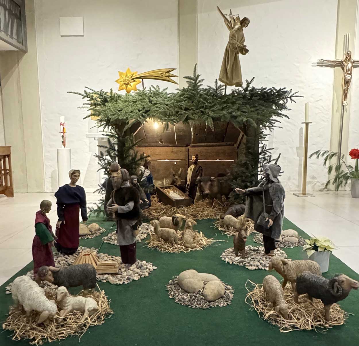 Krippen standen im Fokus des letzten Pilgergangs im Jahr 2025. Foto: Verein