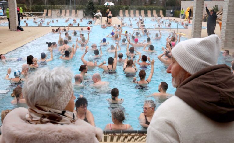 Neues Jahr startet mit Anschwimmen – Stromausfall legt Bad am Freitag lahm