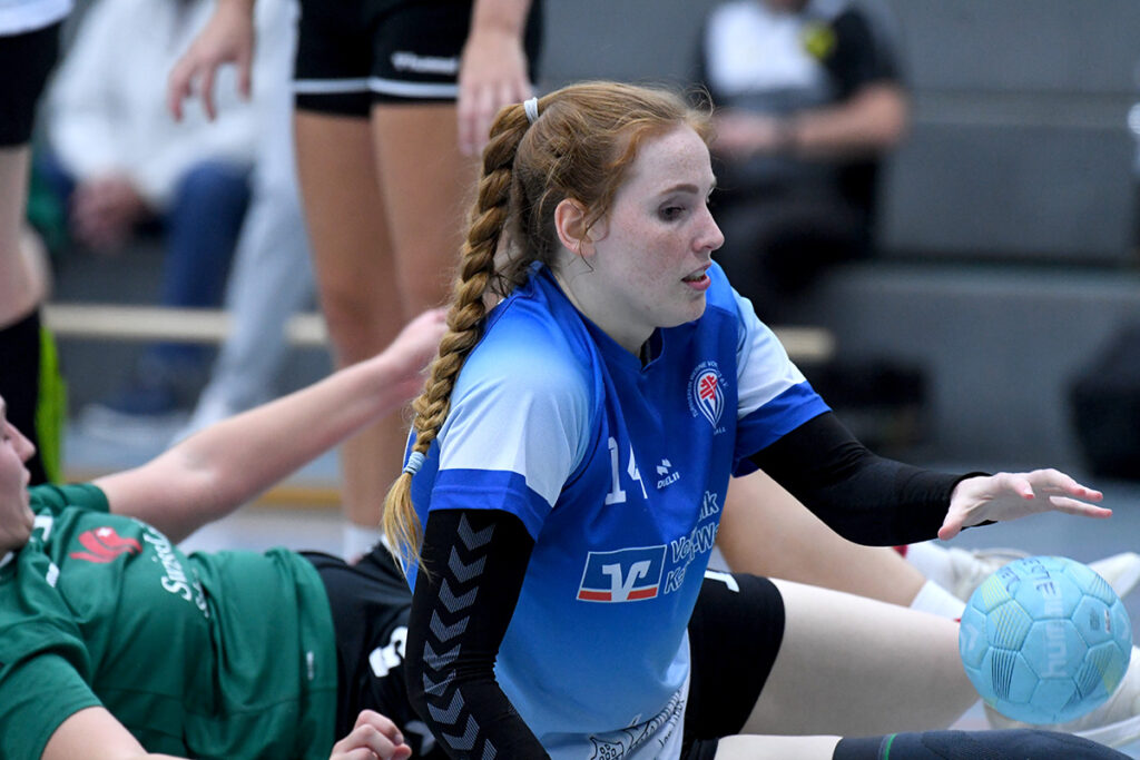 Nach nur wenigen Minuten war das Spiel für Madleen Schoesse zu Ende. Mit einer Knieverletzung wurde sie ins Krankenhaus gebracht. Archivfoto: MSW