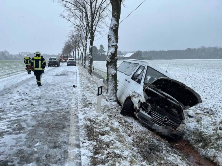 Der Fahrer des Pkw wurde bei dem Unfall leicht verletzt. Foto: Polizei Coesfeld