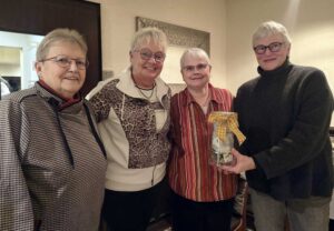 Auftakt des Spendenjahres 2026: Marita Melcher (2. von links), Vorsitzende des Vereins "Düt und Dat" überraschte wieder ehrenamtlich Engagierte mit Spenden. Fotos: Johanna Glowacki