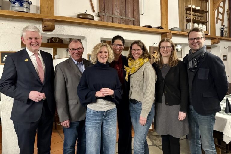 Der neu gewählte Vorstand der FDP in Werne mit (v.l.) Christoph Dammermann, Artur Reichert, Claudia Lange, Tanja Schätz, Dagny Dammermann, Carolin und Michael Siegeroth. Fotos: FDP