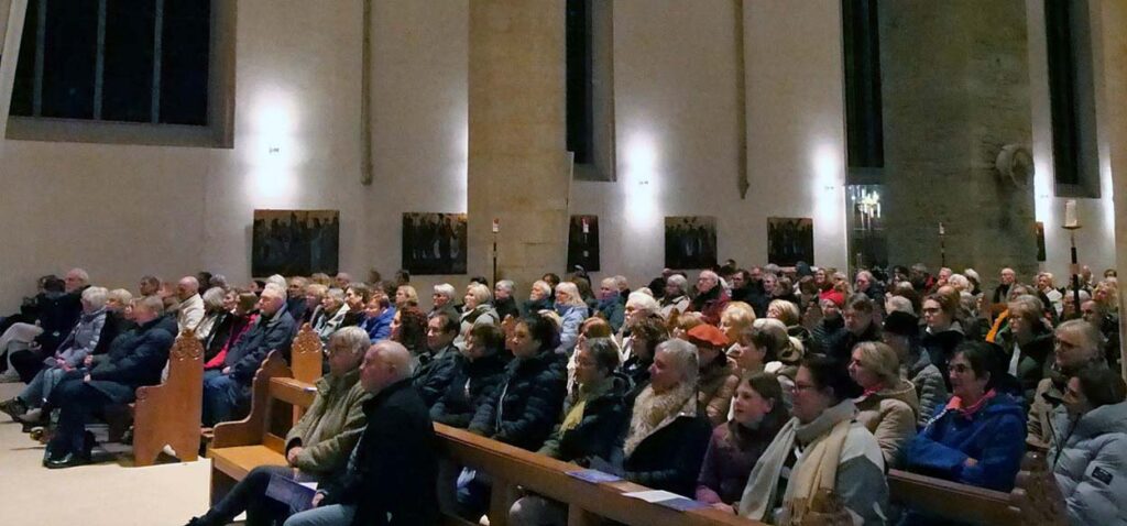 Hunderte Menschen hörten das Chorkonzert in Wernes St. Christophorus-Kirche.