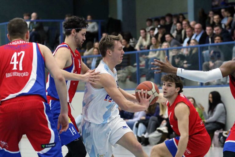 Sören Krapp und die LippeBaskets Werne waren gegen Herford über weite Strecken chancenlos. Fotos: Wagner