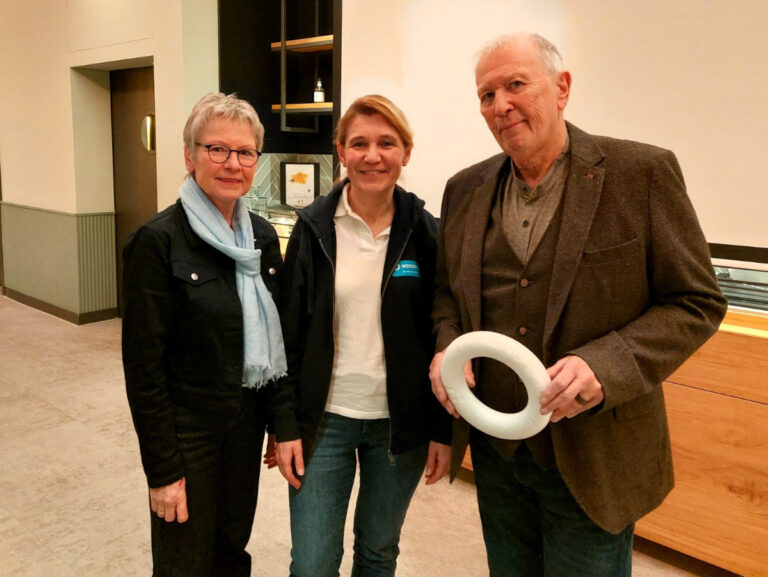 Der Landfrauen Werne hatten Reinhard Streibel vom Weißen Ring zu Gast. Das Foto zeigt ihn zusammen mit Mechthild Ortmann und Claudia Katarzynski (v.l.). Foto: privat