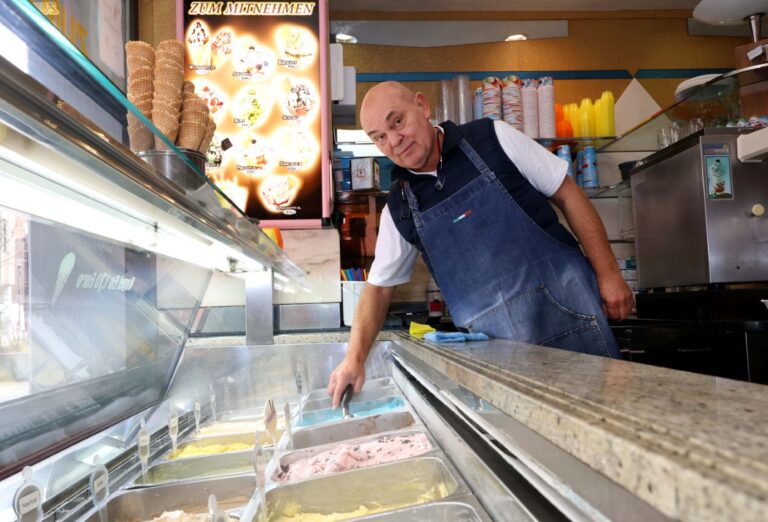 Attilio Stival vom Eiscafé Venezia freut sich auf den Aktionstag im März. Foto: Volkmer