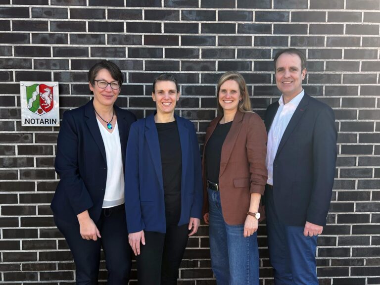 Auf dem Foto zu sehen sind (von links): Rechtsanwältin/Notarin/Steuerberaterin Dr. Heike Rüping, Rechtsanwältin/Notarin Esther Brauhardt, Wirtschaftsprüferin/Steuerberaterin Melanie Hötte, Wirtschaftsprüfer/Steuerberater Stephan Effgen. Foto: Kanzlei
