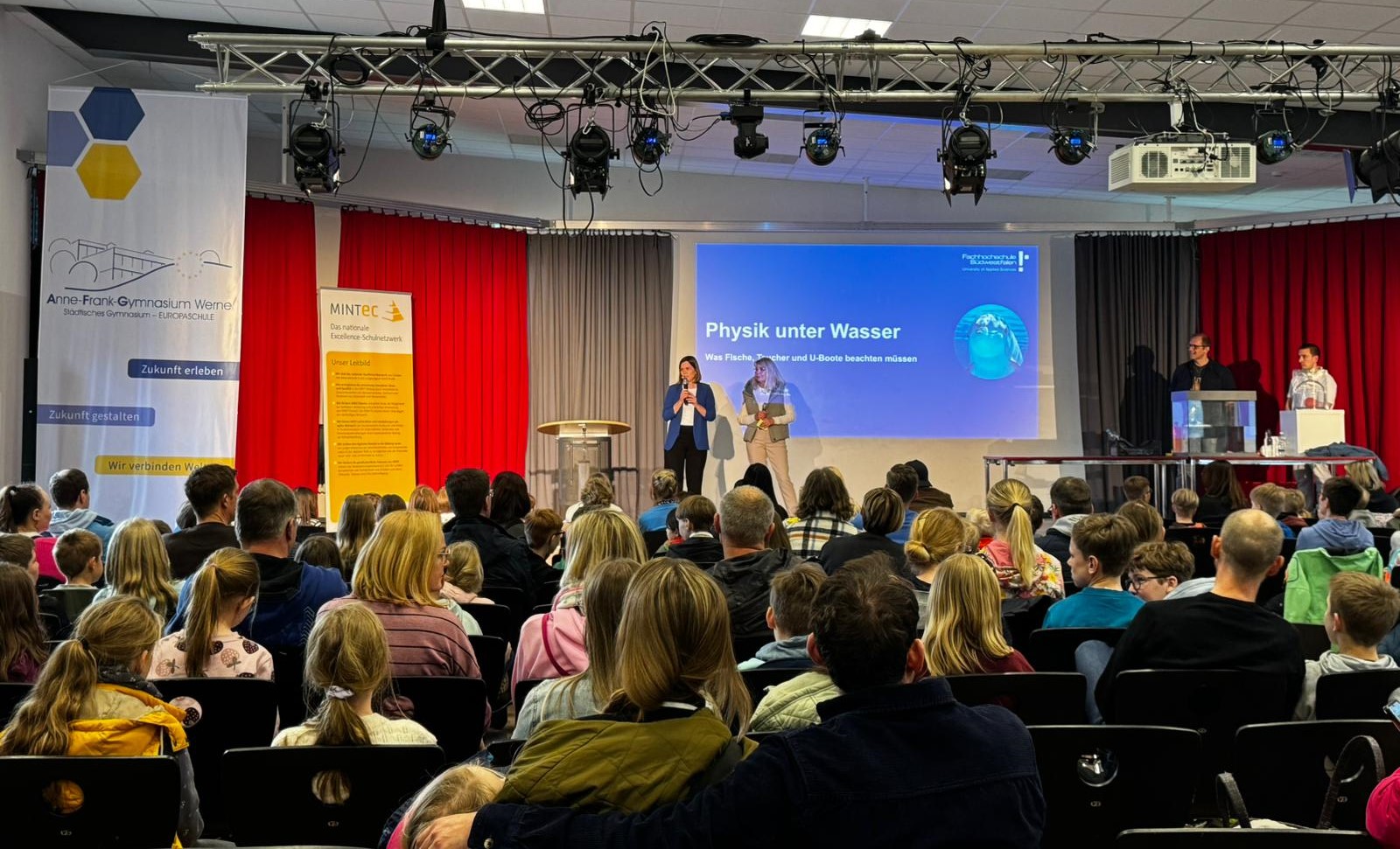 Die Kinder-Uni des Kreises Unna fand wieder im Anne-Frank-Gymnasium statt. 180 Mädchen und Jungen nahmen teil. Foto: AFG