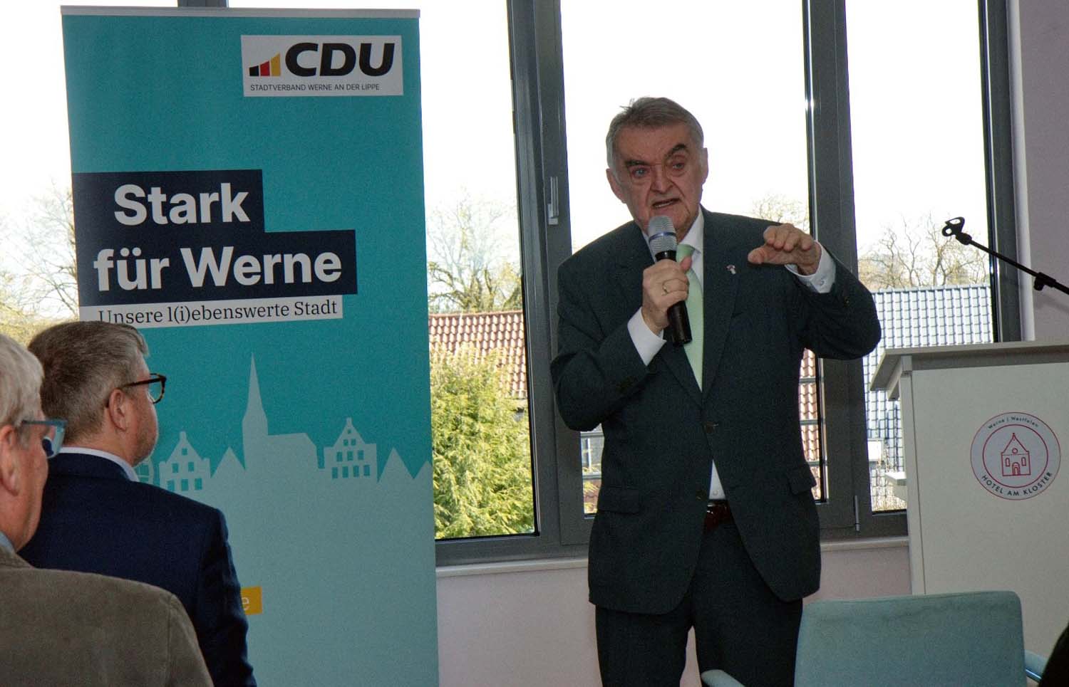 NRW-Innenminister Herbert Reul war am Sonntag Hauptredner beim CDU-Frühlingsempfang im Hotel am Kloster. Fotos: Steinmüller