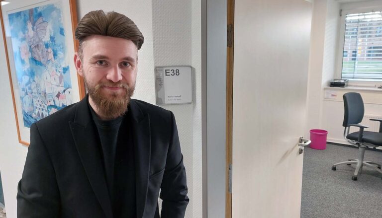 Seine Tür steht offen für Sportvereine und Kulturschaffende: Rene Thiehoff ist neuer Leiter des Kultur- und Sportbüros in Werne. Foto: Wagner