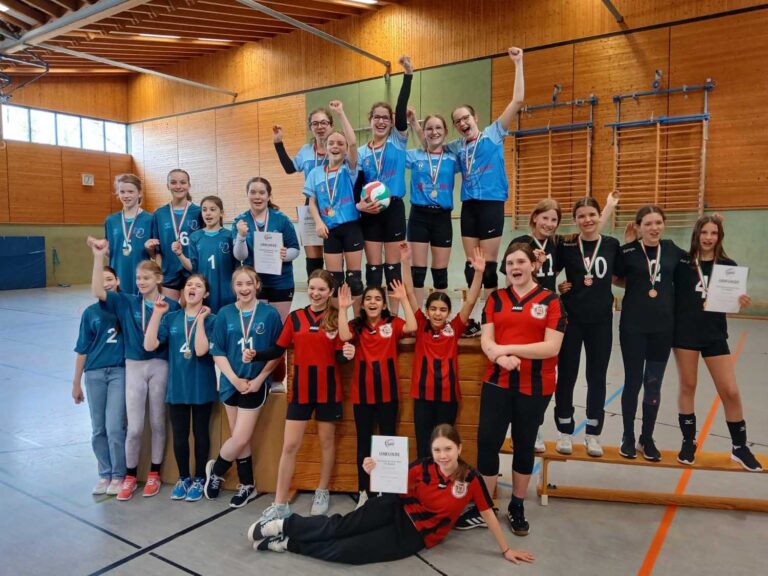 Ganz oben auf dem Podest stand die GSC-Mannschaft, die sich für das Landesfinale der Schulen im Volleyball qualifiziert hat. Foto: privat