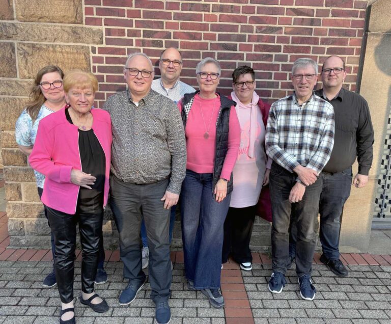 Der Vorstand der Martinsgesellschaft mit (von links): Silvia Schulte, Gisela Michels, Arnd Conradi, Ludger Möller, Petra Feller, Sarah Albinski, Andreas Feller und Daniel Herrmann. Foto: Verein