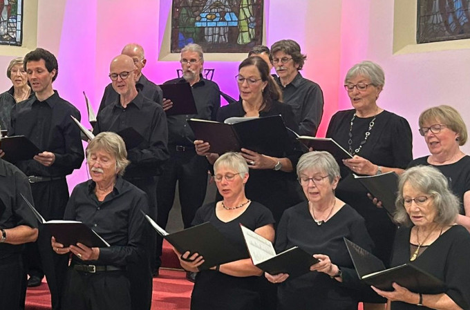 „Ich will von Gottes Güte singen“. Der Motettenkreis musiziert beim Evensong in der Martin-Luther-Kirche. Foto: privat