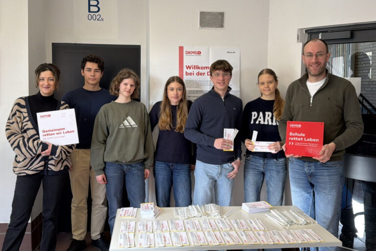 "Unser Typ ist gefragt". Für das große Engagement im Kampf gegen Blutkrebs wurde das Gymnasium St. Christophorus jetzt als DKMS-Schule ausgezeichnet. Foto: privat