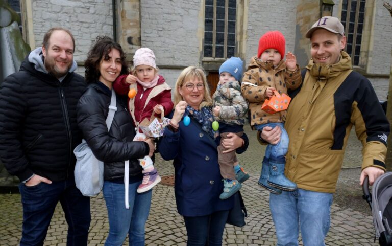 Osterspaziergang mal anders: Suche in der Innenstadt begeistert Familien