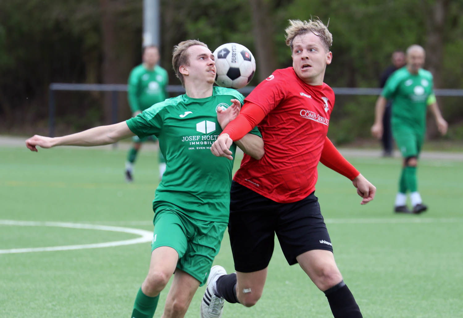 Luke Walter (links) holte den Elfmeter zum 1:0 gegen Bockum-Hövel III heraus, vergab zuvor aber freistehend eine Riesenchance. Fotos: Wagner