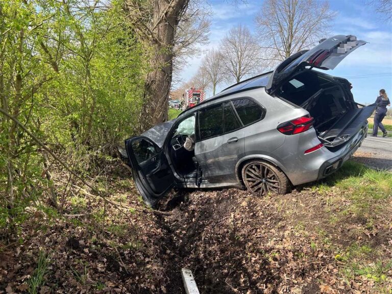 Ein Verkehrsunfall ereignete sich am Donnerstag zwischen Herbern und Capelle. Der Fahrer wurde verletzt. Foto: Polizei