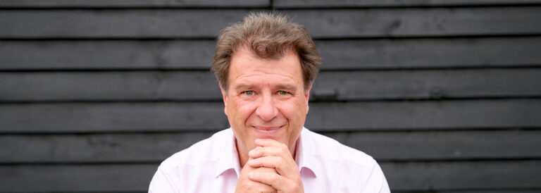 Alexander Schwarz liest bei Bücher Beckmann aus „Die Königin der Blumenmaler. Rachel Ruysch – Ihre größte Liebe war die Kunst“. Foto: privat