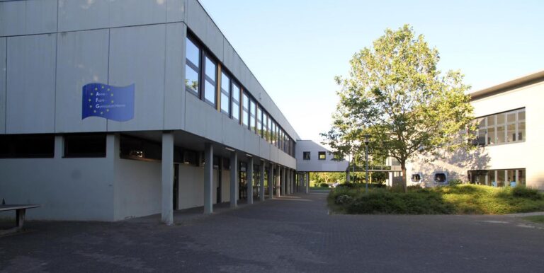 Ein Defekt in einer Hauptverteilung beeinträchtigt die Arbeit am Anne-Frank-Gymnasium und umliegende Einrichtungen. Die Stadt arbeitet mit Hochdruck an Lösungen. Archivfoto: Wagner
