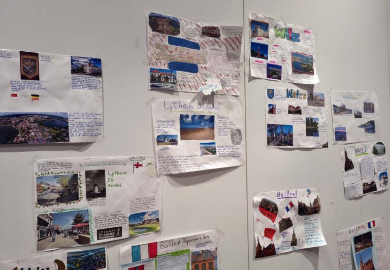 Plakate der Europatage bleiben auch die nächsten Tage in der Eingangshalle des GSC hängen und schmücken die Wände mit spannenden Fakten zu Ländern der EU. Fotos: Johanna Glowacki 