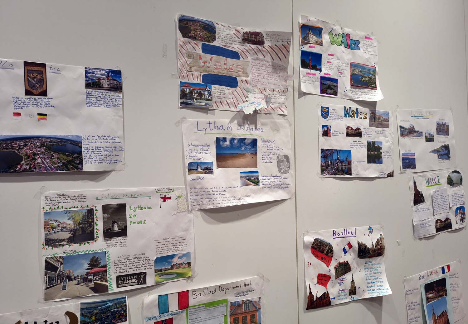 Plakate der Europatage bleiben auch die nächsten Tage in der Eingangshalle des GSC hängen und schmücken die Wände mit spannenden Fakten zu Ländern der EU. Fotos: Johanna Glowacki 