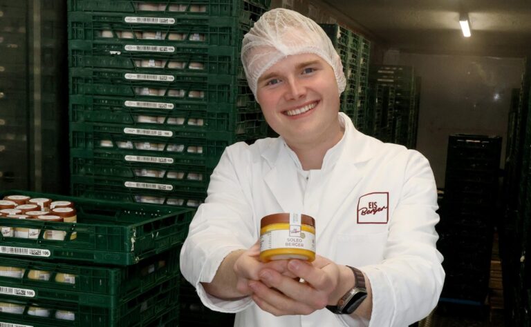Neue Gästeführer-Tour in Rünthe endet in der Eisfabrik
